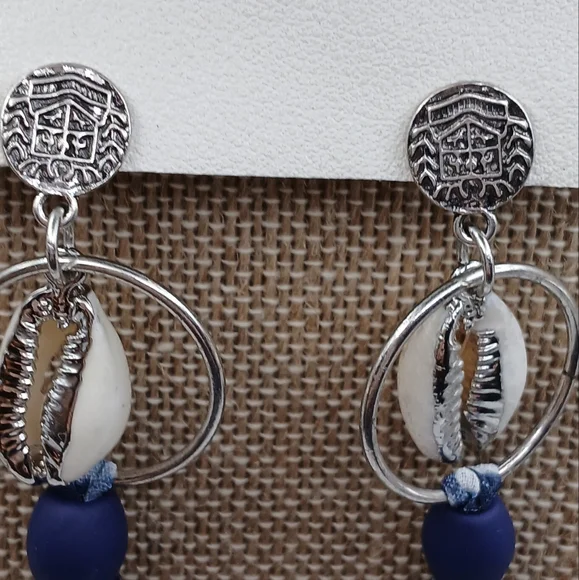 SOLD Free People Bridget Dangle Shells Blue And Silver Earrings NWT - Picture 11 of 16